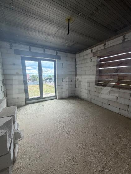 Casa de vanzare, 315 mp, 6 ari teren, 38 m front stradal, zona Plopeni
