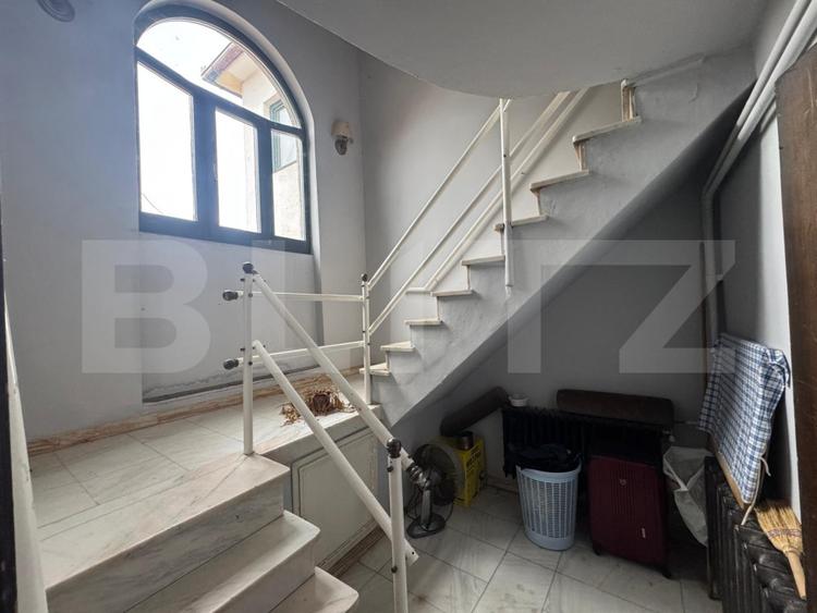 Casa de vanzare cu 6 camere, 374 mp, teren 719 mp, strada Baritiu