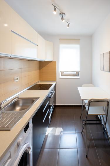 Apartament 2 camere, renovat in Iunie, cu loc de parcare subteran PROPRIU