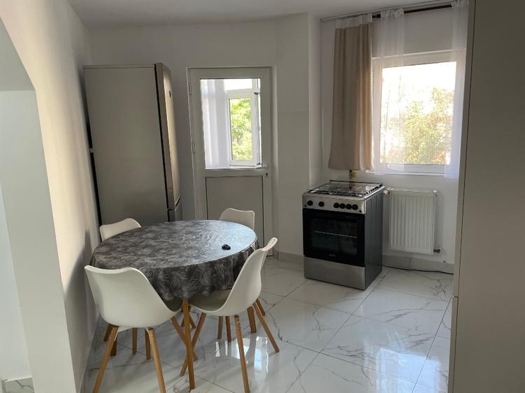 Închiriez apartament