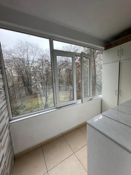 Apartament 2 camere bloc Z etaj 2 zona metrou Favorit