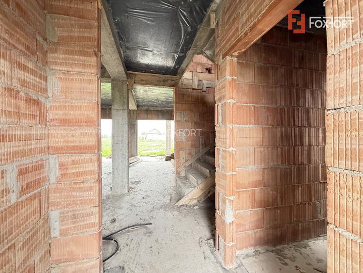 Duplex intreg 8 camere, LA ROSU, de vanzare in Sacalaz, la intrare - 9