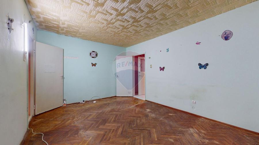 Apartament 3 camere de vânzare, necesită renovare, Săcele