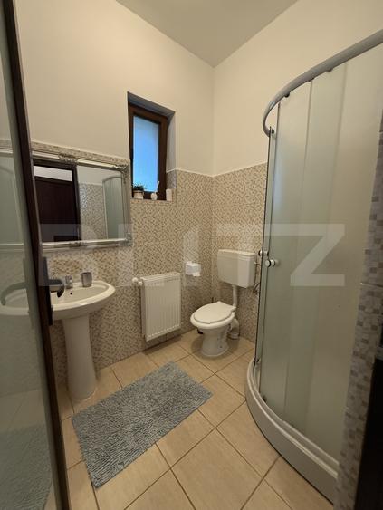 Pensiune cu 4 camere, teren 1590 mp, zona Lazuri