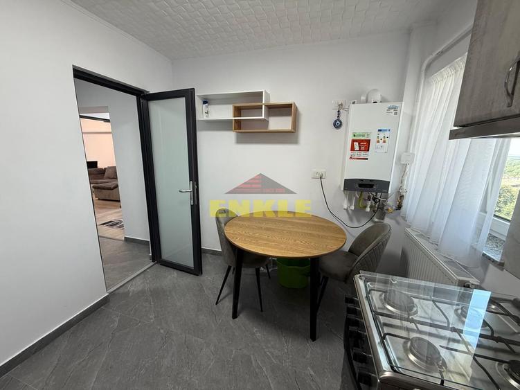 Apartament 4 camere decomandat de vânzare – Zona Carrefour