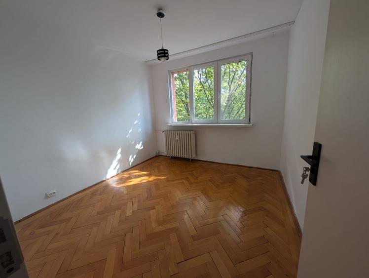 Vand apartament cu 4 camere