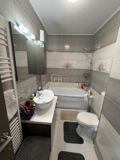 Apartament cu 3 camere de vânzare, 62 mp, zona Sub Cetate!