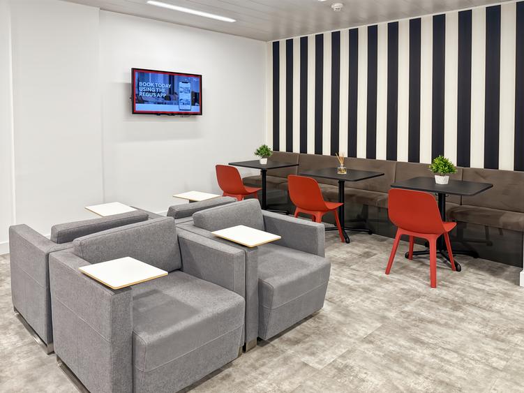 Spațiu de birou privat pentru 4 persoane în Regus Hermes
