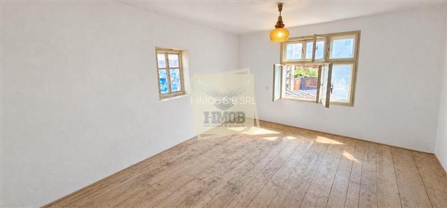 Casa saseasca cu potential remarcabil in Cisnadioara - 11