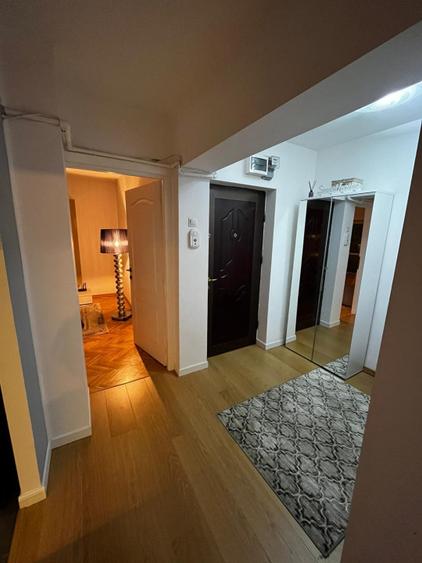 Apartament 3 camere decomandate, 2 bai, etajul 1, zona strazii Bucuresti
