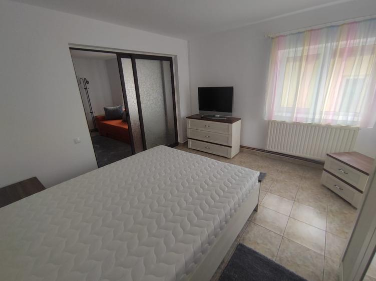 Casă spațioasă cu 3 camere, 2 băi și curte generoasă – Zona Coiciu
