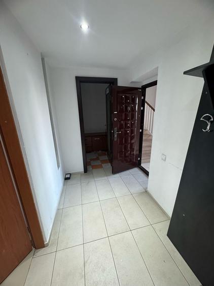 Birouri,sediul firme de închiriat  Etaj 1 în Aradul nou.