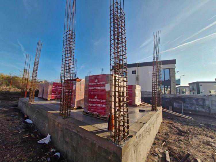 Vila lux, str Pădurii-Lebada, 5 camere, 3 bai, curent 380 kw, COMISION 0padurii
