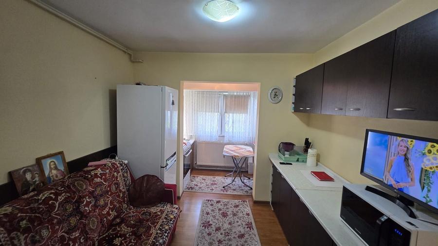 NAVODARI-2 camere, etaj 2/4, centrala termica, 69500euro