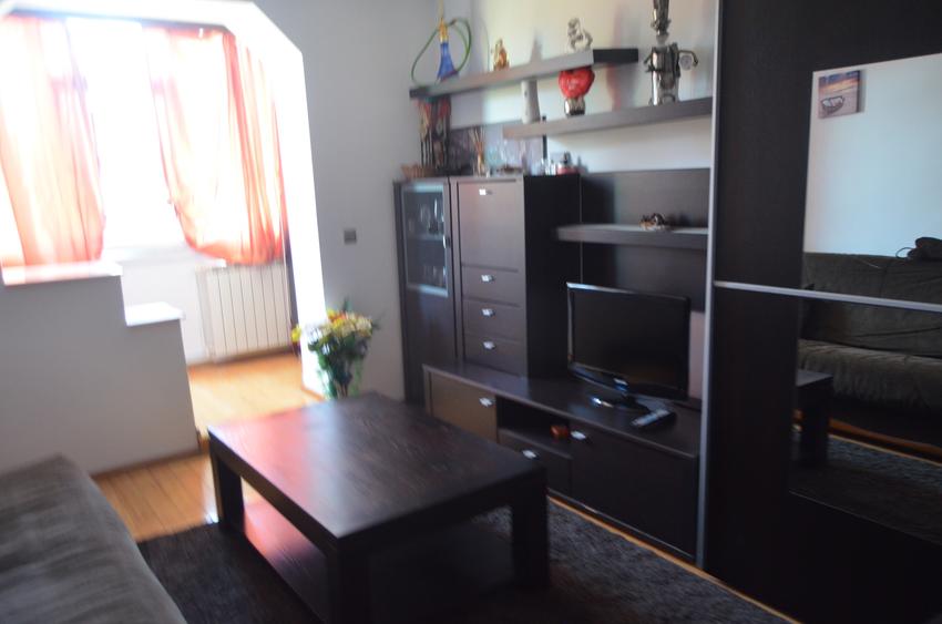 Apartament cu doua camere situat in  Predeal,renovat ,mobilat si utilat,