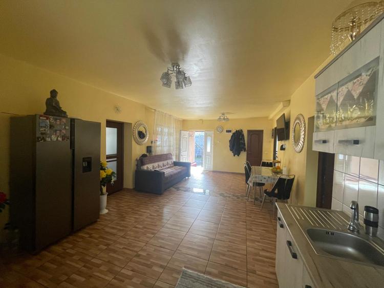 Casă unifamilială cu curte proprie, 100 mp, zona Ferneziu