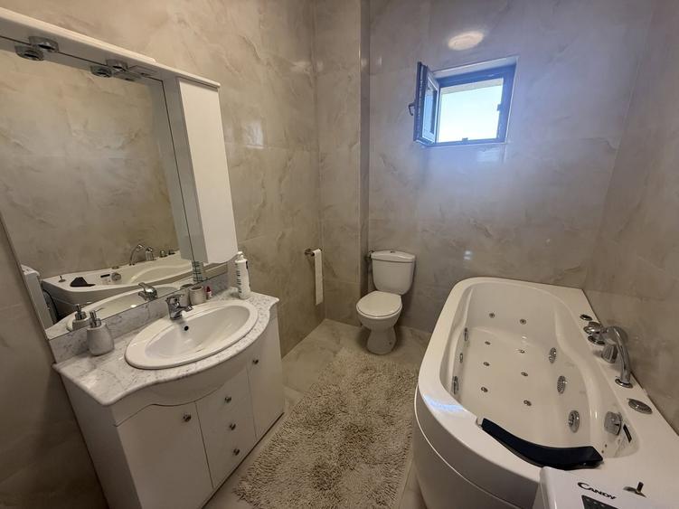 De închiriat apartament 2 camere decomandat 65 mp + terasa 30 mp et 2