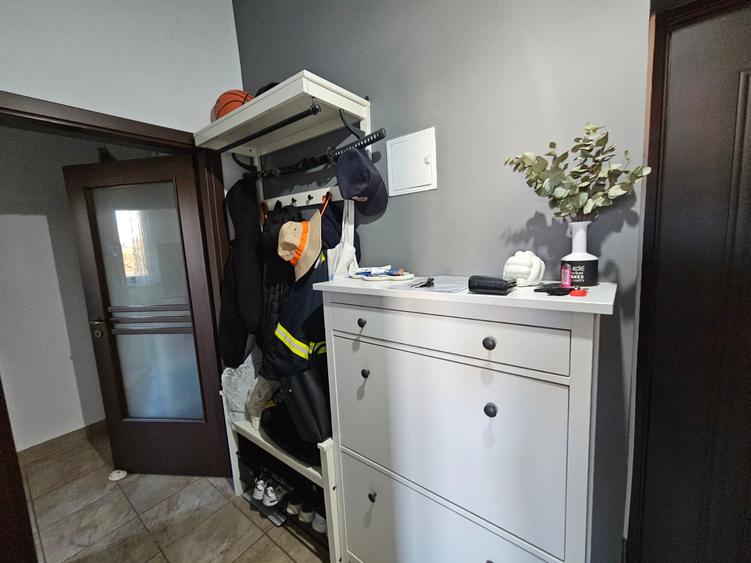 Apartament 2 camere, decomandat, etaj 2 din 2, cu pod, zona Aeroport, comision 0
