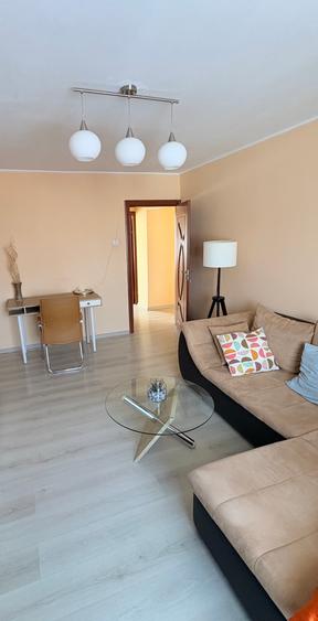 INCHIRIEZ APARTAMENT 2 CAMERE,ETAJ 2 STRAND