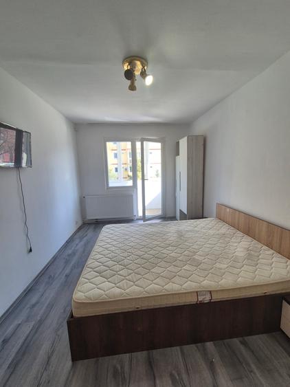 Închiriez apartament 1 camera etajul.1