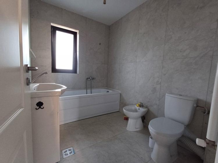 DUPLEX 3 CAMERE , 2 bai, zona Miroslava-Balciu