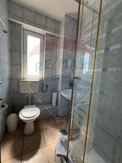 Hotel / Pensiune cu 43 camere de vânzare în Costinesti