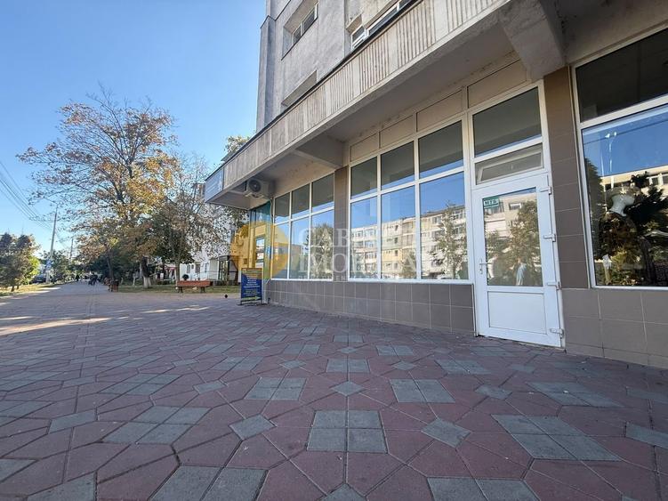 Spatiu Comercial Vitrat- 60mp - Front Stradal - Podu Ros