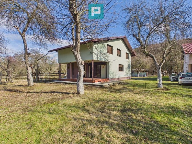 Cabană deosebită cu 4 camere în Căsoaia