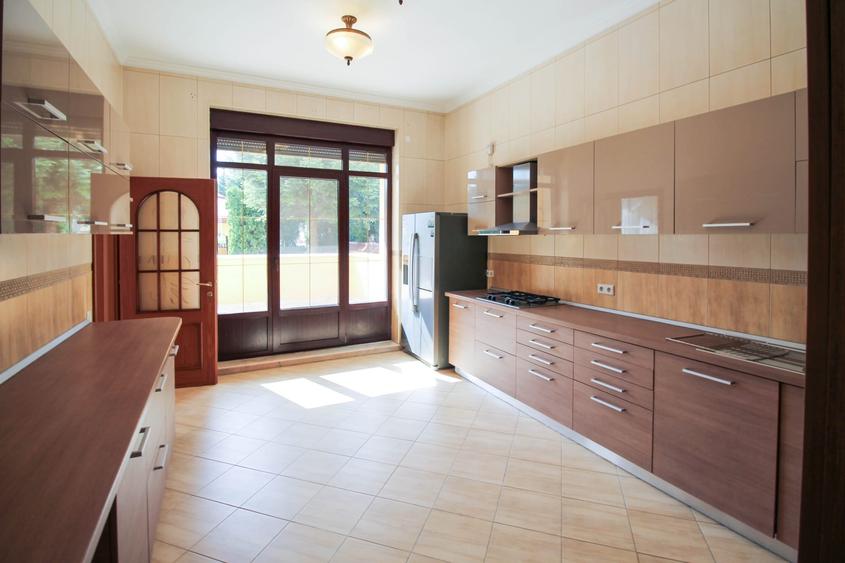 Pipera : Vila impresionanta, cu teren de 800mp si piscina proprie !