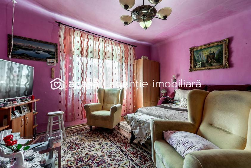Casa 3 camere, bucatarie si baie, in zona centrala din Chisineu-Cris