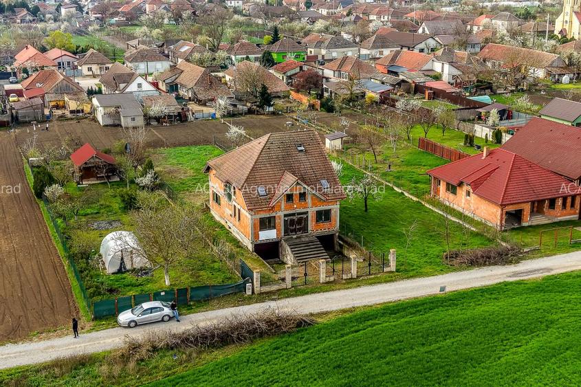 PRET NOU! Casă 6 camere - la roșu - Zimandcuz, Arad – COMISION 0