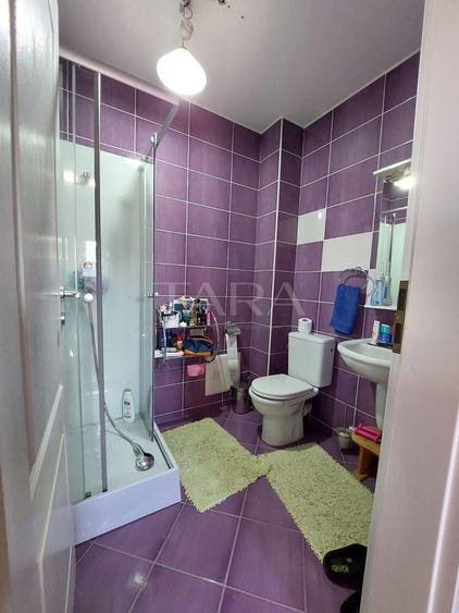 APARTAMENT IN VILA, 4 camere si terasa, Floresti central.