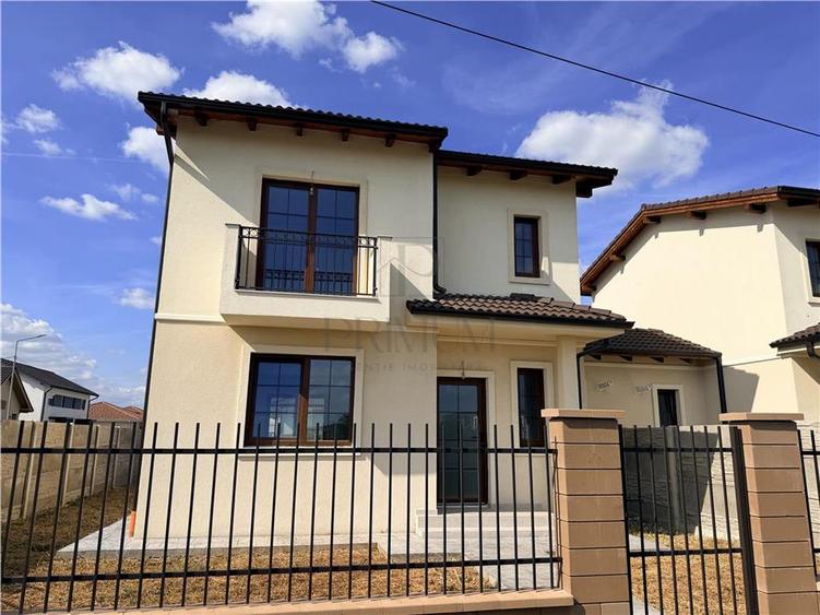 Duplex individual - toate utilitatile - zona excelenta - personalizare interioar
