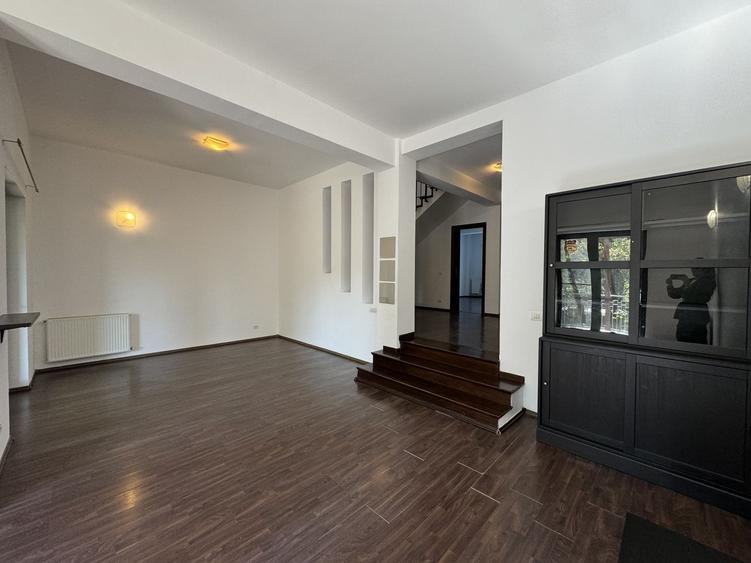 Vila tip duplex, complex inchis, spatii generoase si luminoase