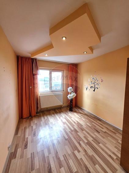 Apartament 3 camere, et.4/4 bd.1 Dec. 1918, Rm Sarat
