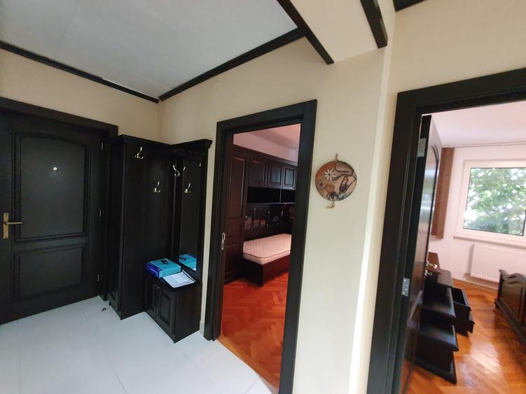 De inchiriat apartament 3 camere zona centrala- langa hotel Central