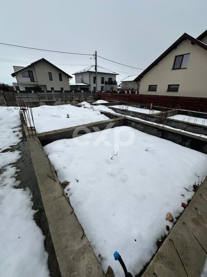 Teren 445 cu fundatie de casa mare + o Casuta locuibila moderna de 2 camere
