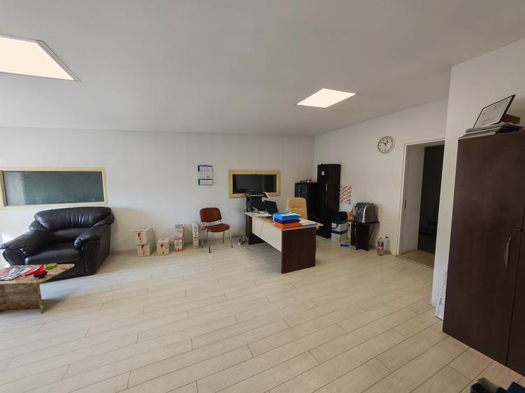 Spatiu 1.377 mp+ 800 mp curte zona Industriala