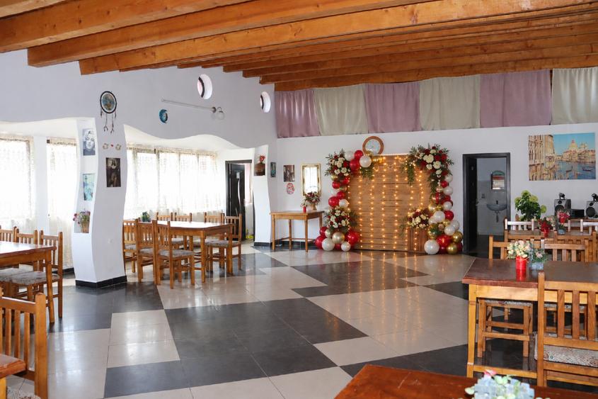 Clădire 220 mp cu salon evenimente - Huși