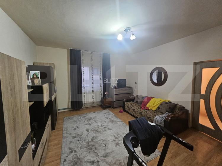 Casă cu 3 camere și grădină, aproape de centrul orașului Câmpeni - 5
