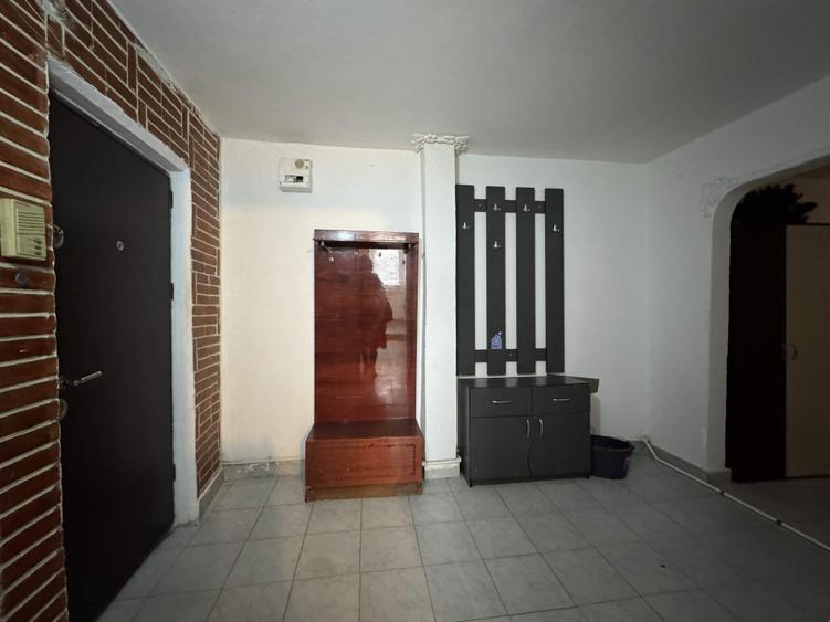3 cam, 74 mp. decomandat, fara imbunatatiri, et.4, acoperis, Cuza Voda