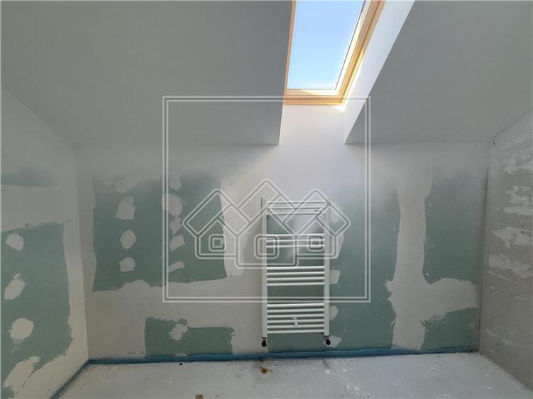Penthouse intabulat, 3 camere, balcon, dressing