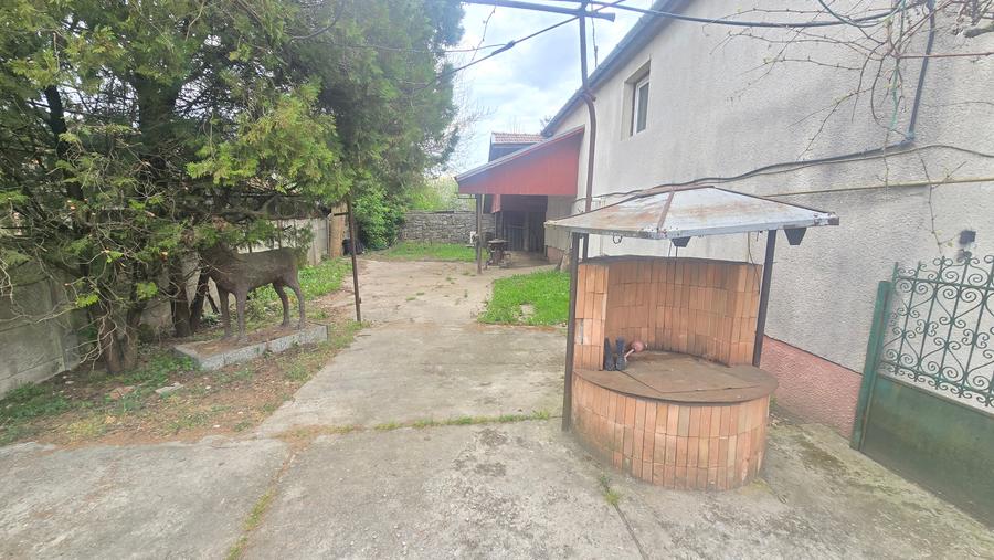 Vand casa in Deva, P+E + Garaj dublu separat cu intrare directa din strada,