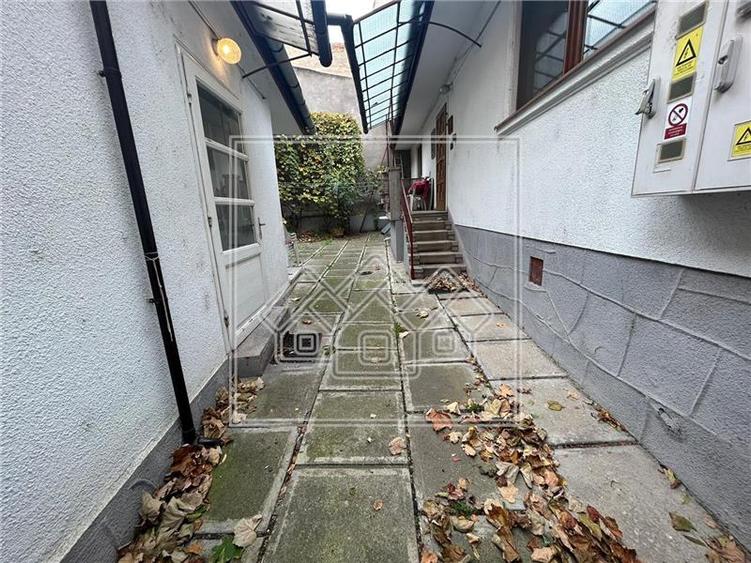 Casa individuala 3 camere, 2 bai, acces auto - Ultracentral