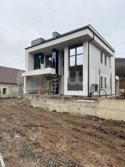 Casa individuala | 130mp utili | 500mp teren | Zona Roata Faget