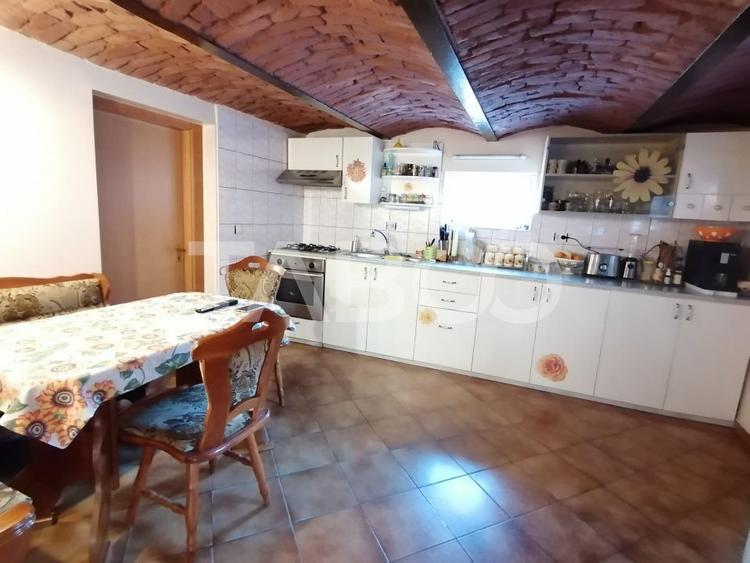 Casa individuala 6 camere de vanzare 250 mpu 361 mp teren zona Lupeni
