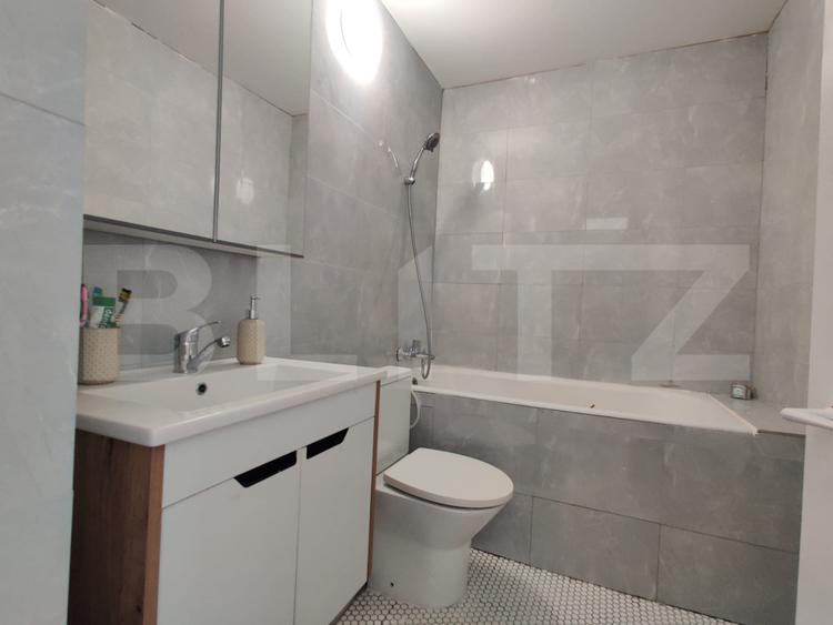 Apartament 3 camere, 65 mp, 2 bai, balcon deschis, zona Decebal