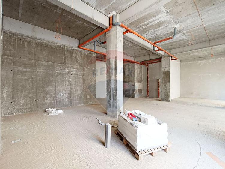 Vanzare Spatiu Comercial Parter + Curte 30mp | Randament 8.1% Garantat