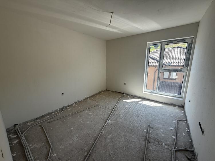 Casa duplex - 170 mp utili - 4 camere - 550 mp teren - zona Tautiului, Floresti!