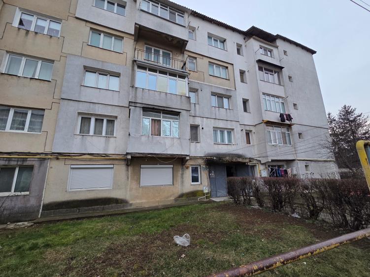 Apartament cu 2 camere parter zona Scoala Generala 2 Adjud- imbunatatit